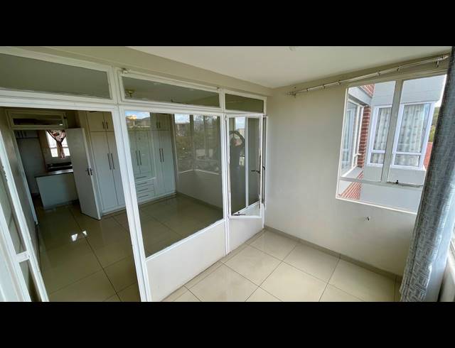 2.5 BEDROOM APARTMENT FOR SALE IN ESSENWOOD
